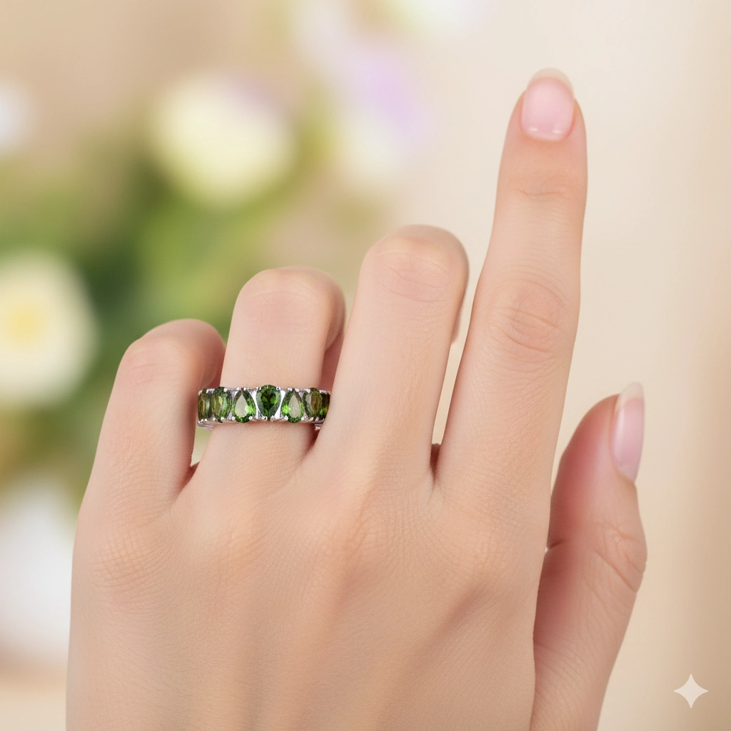 Sterling Silver Ring with 18 Pear-Cut Chromdiopsides 7.987 CT.TW