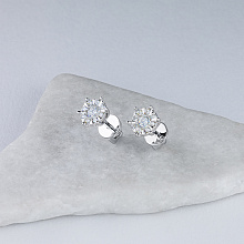 14K White Gold Earring Studs with 18 Round-Cut Lab-Created Diamonds 0.655 CT.TW